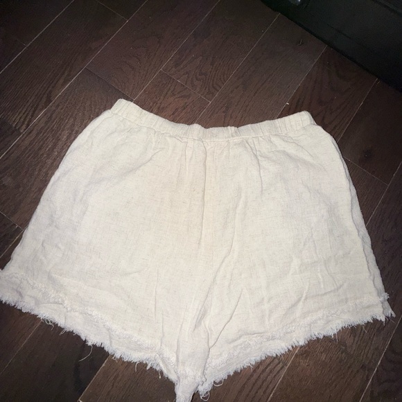 Women's Cream Shorts - Picture 1 of 4
